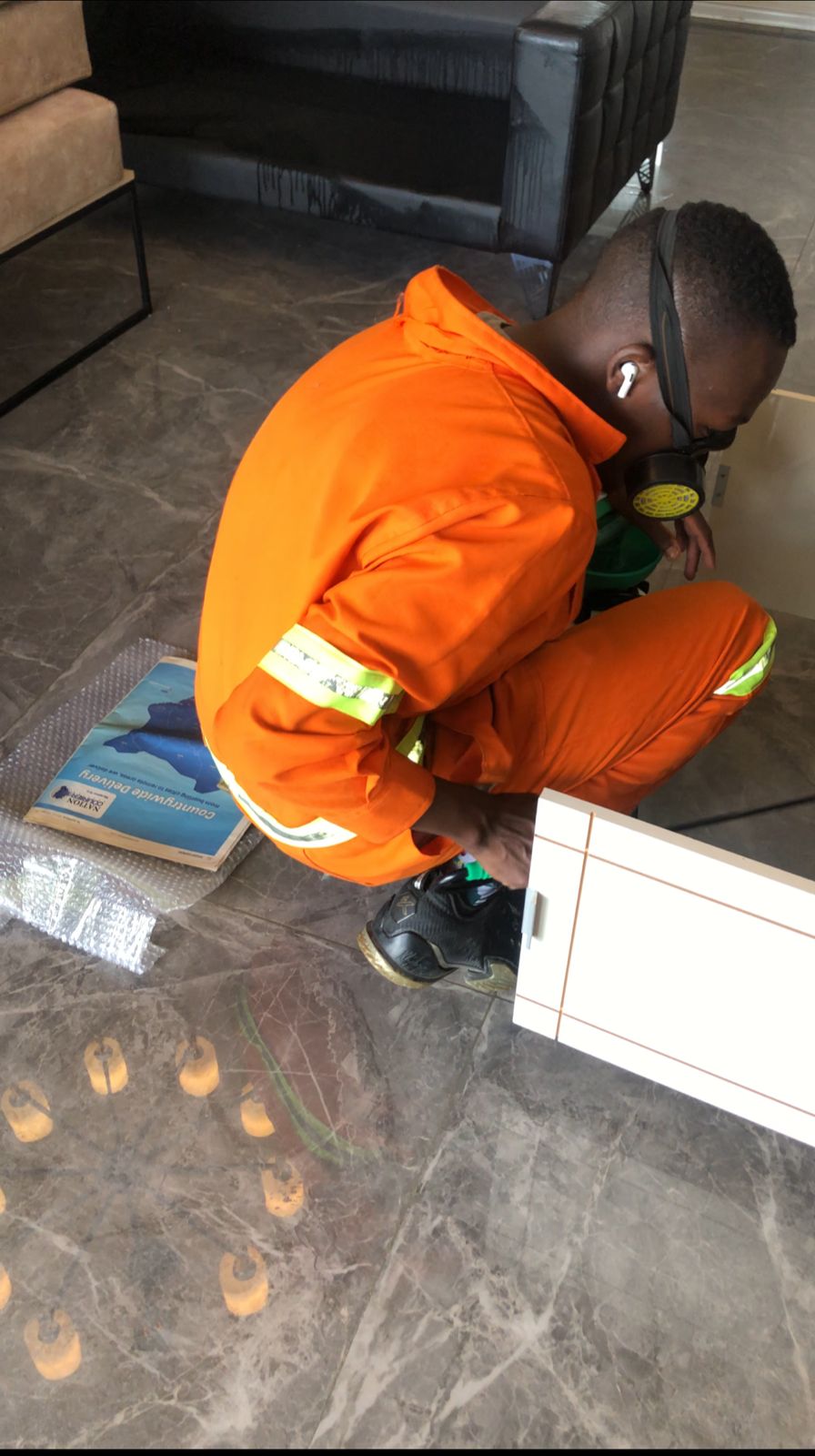 Kowa pest control team with professional equipment